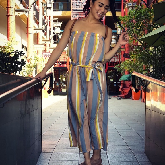 sleeveless romper - Picture 2 of 3